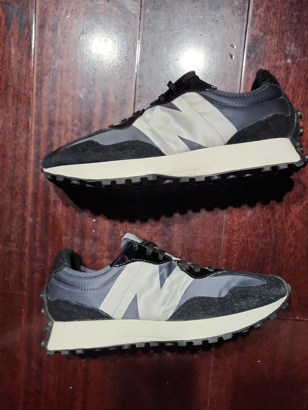 New Balance 327 Black/Grey 327SFC   Sz 9